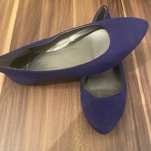 Size 8 Gap flats